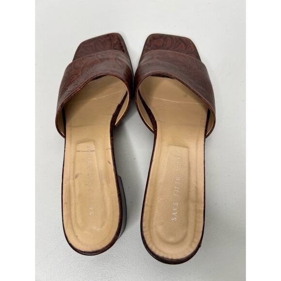 Saks Fifth Avenue Sandals Embossed Brown Slip On Size 8 - Picture 9 of 10